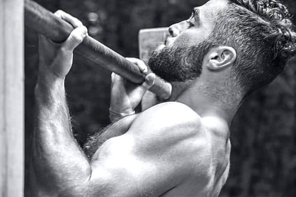 man doing classic chin up pull up position and which muscles they work